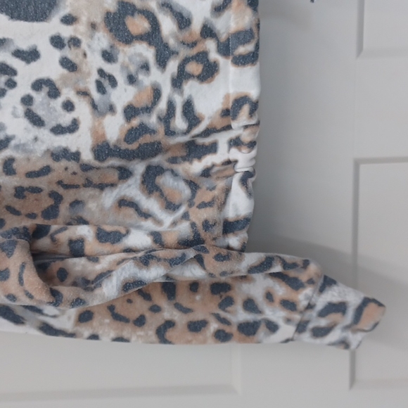 3 for $10 Express Animal Print Cropped Sweatshirt - Picture 5 of 7